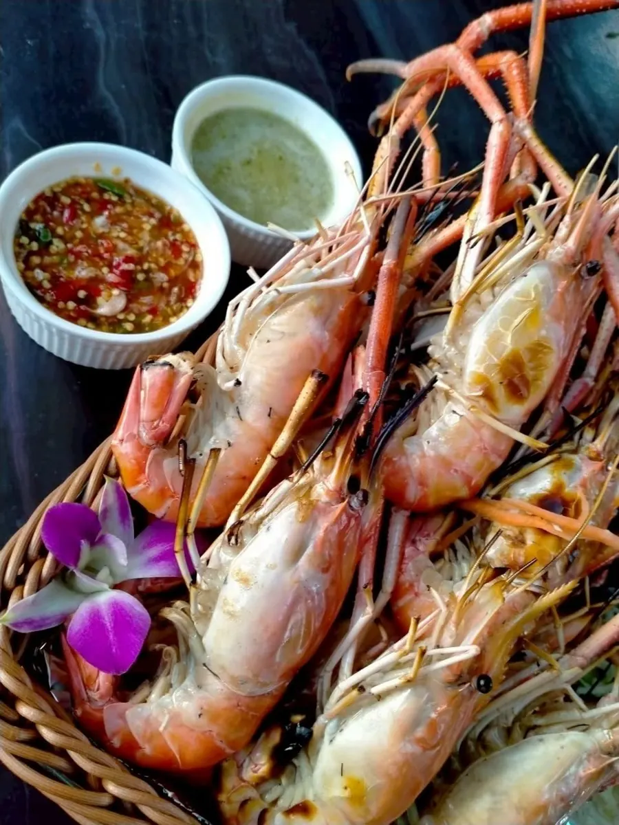 กุ้งแม่น้ำเผา ร้านย่างกุ้งกลางสวน งามวงศ์วาน