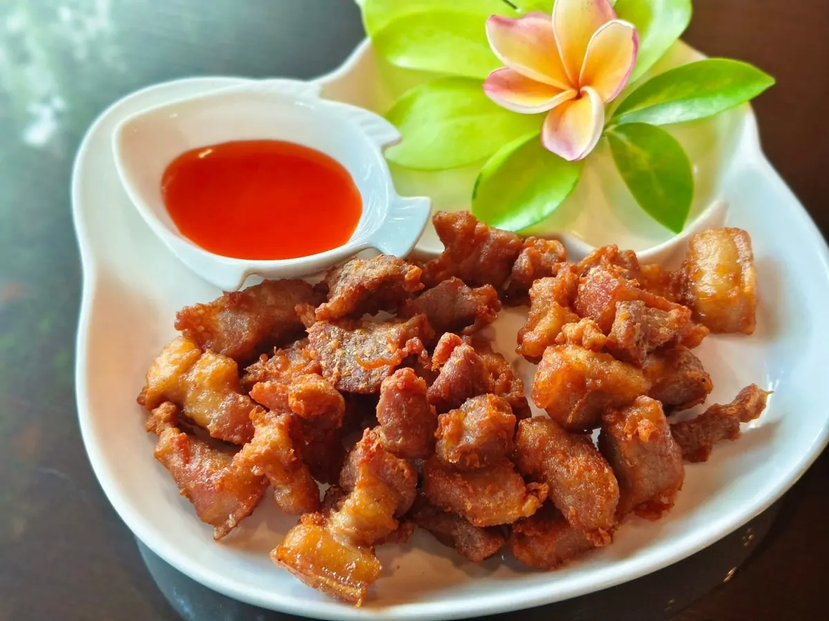 สามชั้นทอดน้ำปลา ร้านย่างกุ้งกลางสวน งามวงศ์วาน